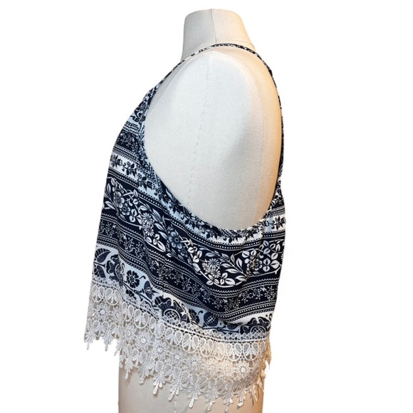 LA HEARTS Navy and White Floral Halter Top with Lace Trim-size L - Picture 4 of 7